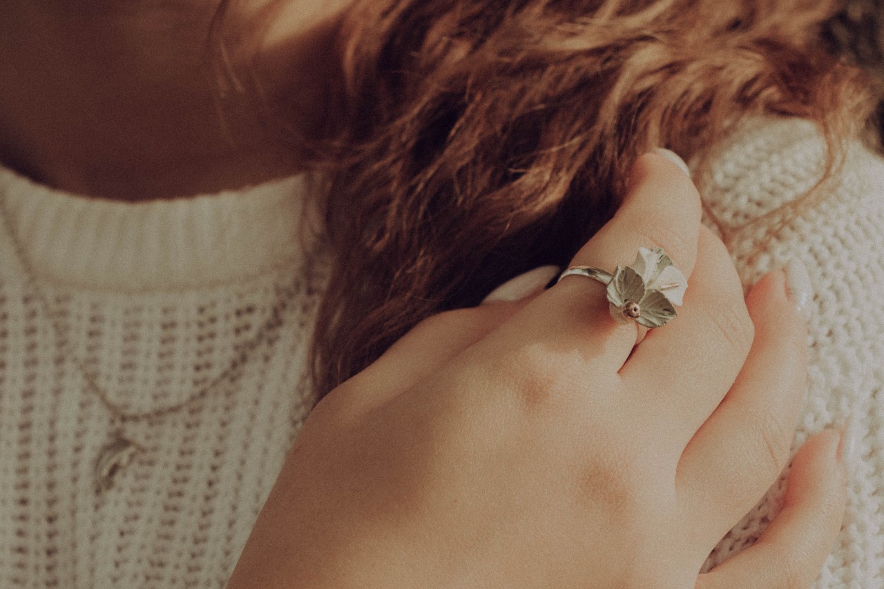 fall fashion jewelry on girls hand 
